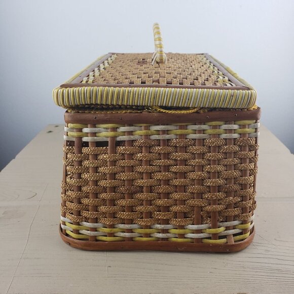 Vintage Sewing Basket & Contents - Picture 4 of 11